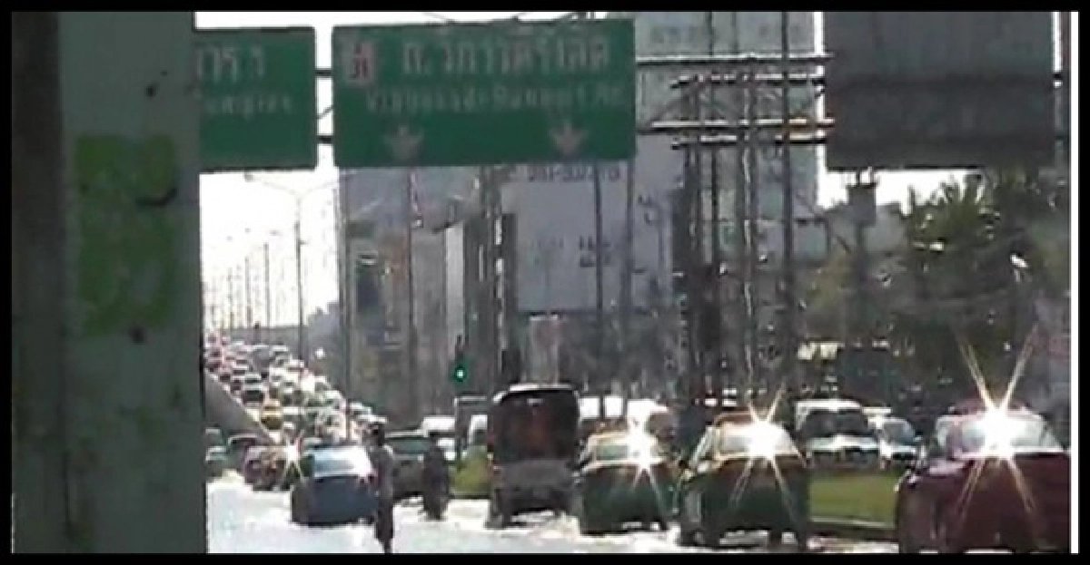 ท่วมแจ้งวัฒนะหลังคันกั้นน้ำวัดนาวงถูกรื้อ
ท่วมแจ้งวัฒนะหลังคันกั้นน้ำวัดนาวงถูกรื้อ