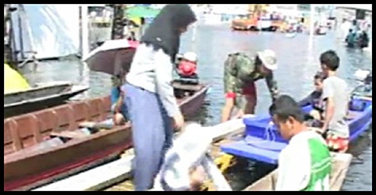 เรือรับจ้างปทุมฯวุ่น!แย่งผู้โดยสาร เรือรับจ้างปทุมฯวุ่น!แย่งผู้โดยสาร