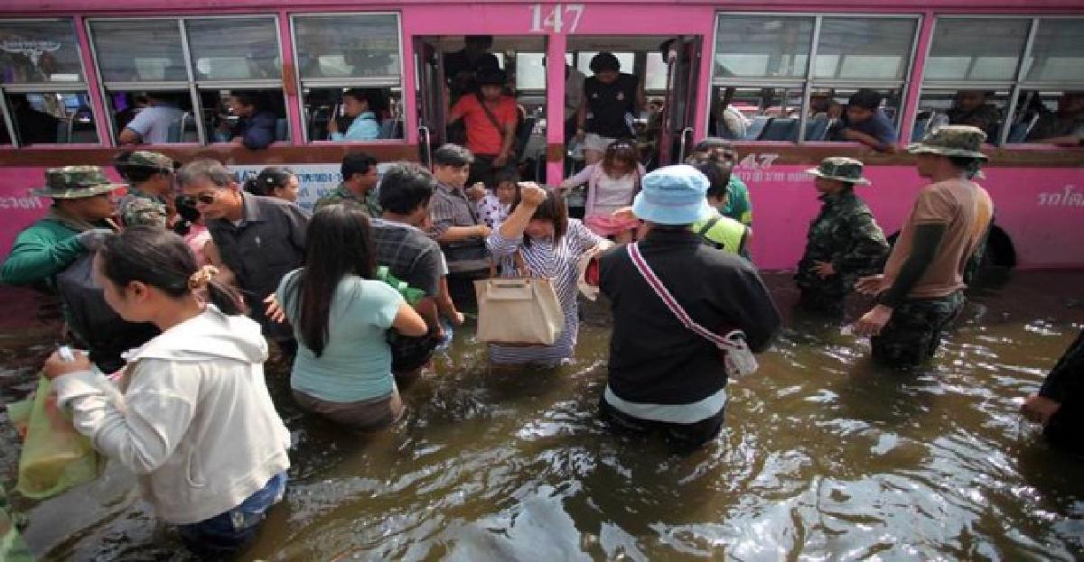 เดอะมอลล์บางแคน้ำท่วมสูง! เดอะมอลล์บางแคน้ำท่วมสูง!