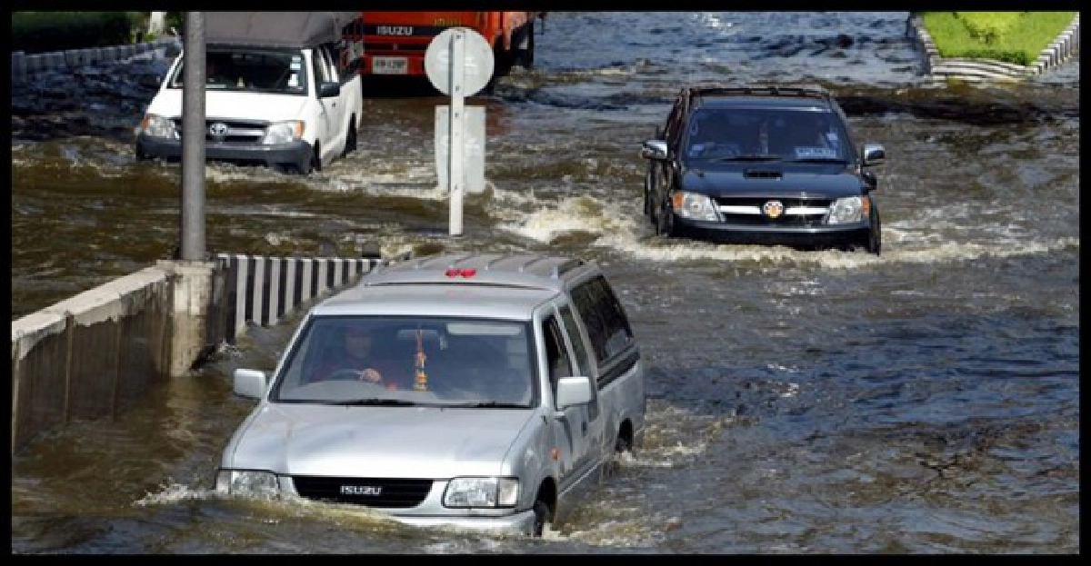 น้ำเอ่อท่วมลาดพร้าวซอย23-27แล้ว น้ำเอ่อท่วมลาดพร้าวซอย23-27แล้ว