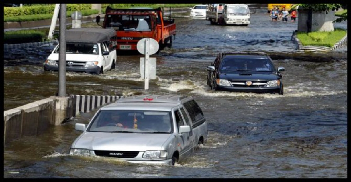 '5แยกลาดพร้าว'อ่วม!ท่วมหนัก