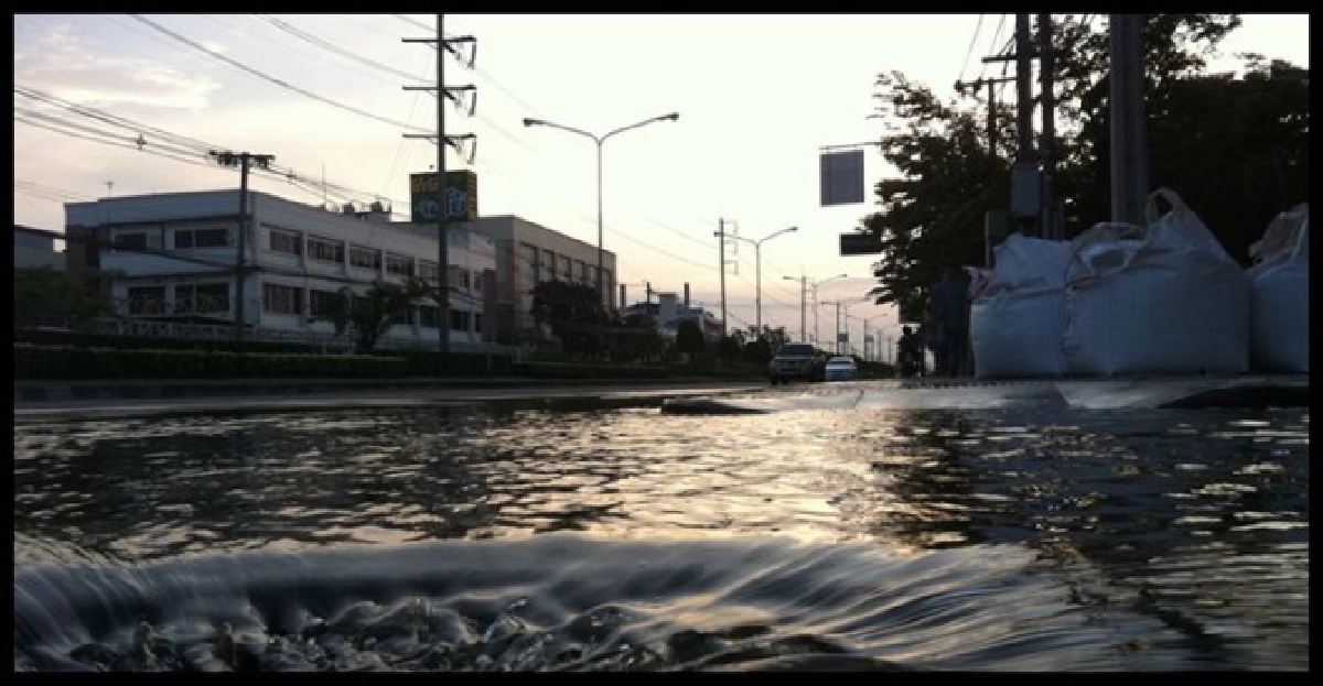 จี้กทม.ศปภ.หยุดเล่นการเมืองเร่งแก้น้ำท่วม