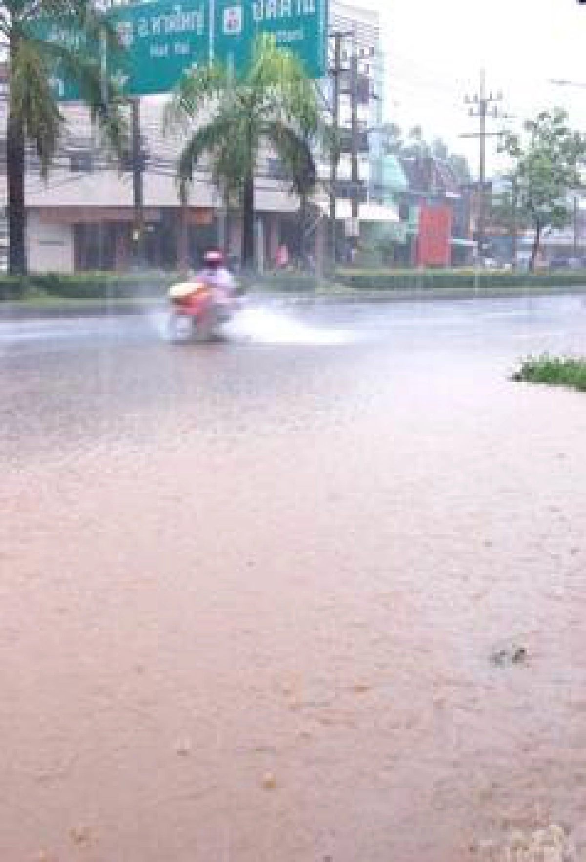 ฝนกระหน่ำหาดใหญ่ท่วมซ้ำจุดเดิม!