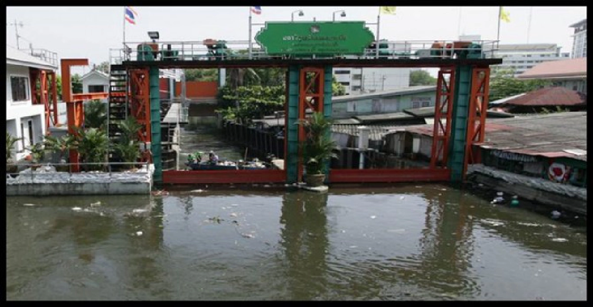 น้ำคลอง'ลาดพร้าว-บางซื่อ'เอ่อถนน!