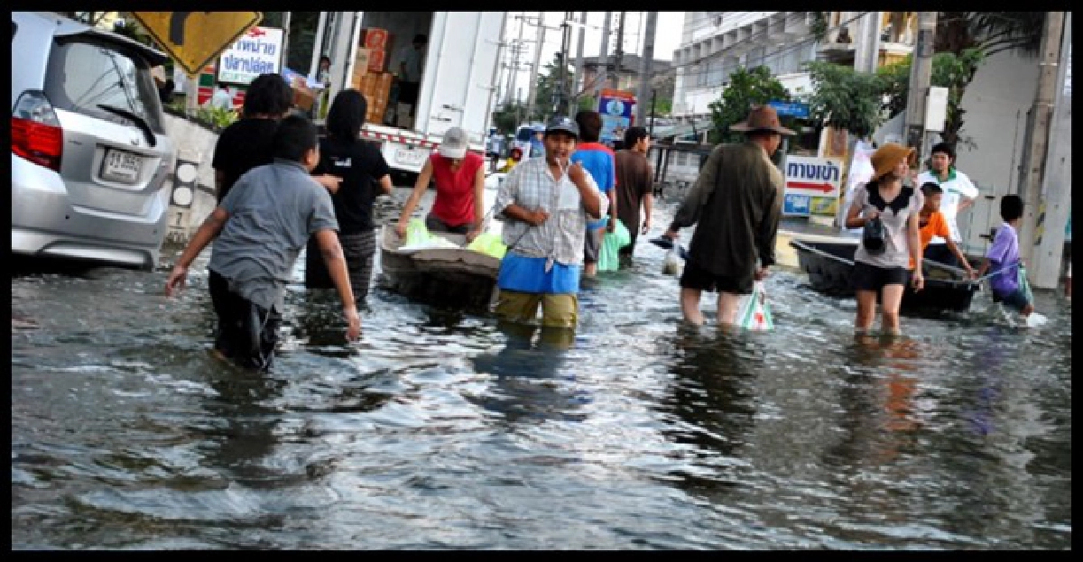 เตือน!หนุ่มลุยน้ำให้ระวัง.....
