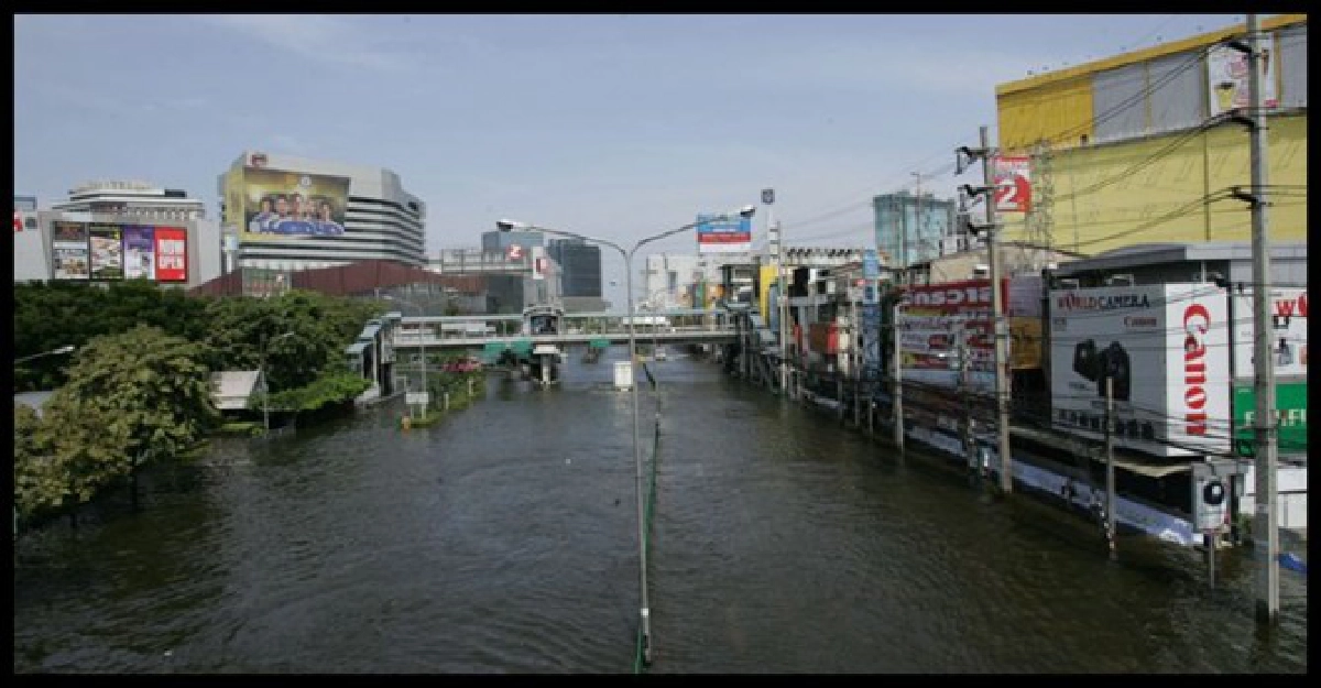 กทม.เชื่อ2สัปดาห์ถนนสายหลักน้ำลด