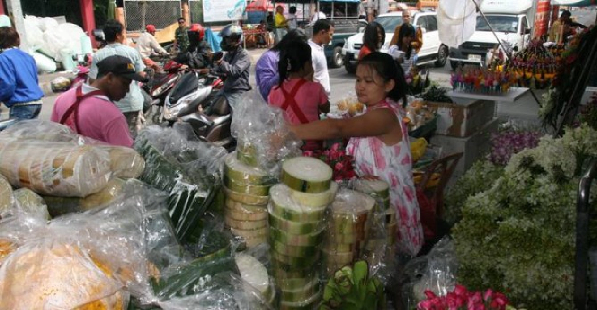 สื่อเทศตีข่าวคนไทยลอยกระทงบางตาหลังน้ำท่วม