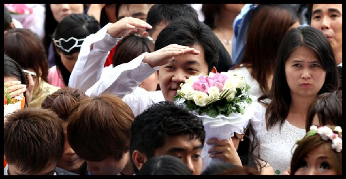 คู่รักจีนแห่แต่งงานวันที่ 11/11/11
