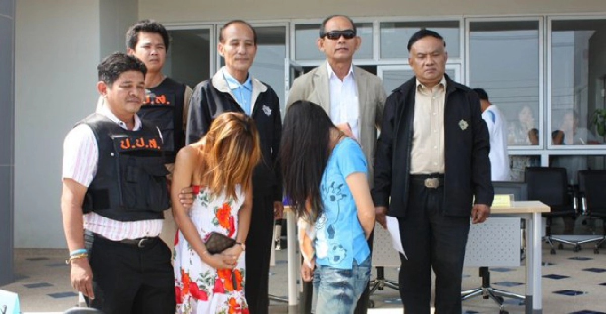 รวบ2สาวบาร์ค้ายายึดทรัพย์นับ10ล. รวบ2สาวบาร์ค้ายายึดทรัพย์นับ10ล.
