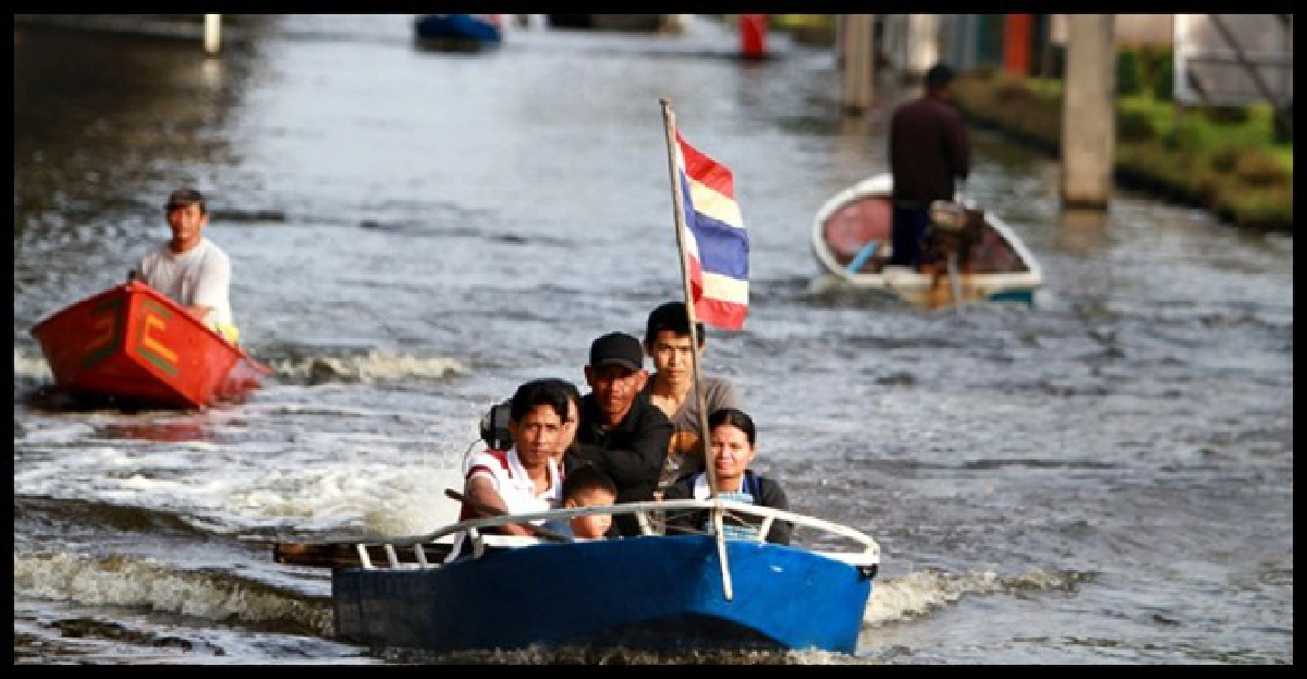 ขรก.ทนลำบากเดินทางฝ่าน้ำท่วมไม่ไหว 