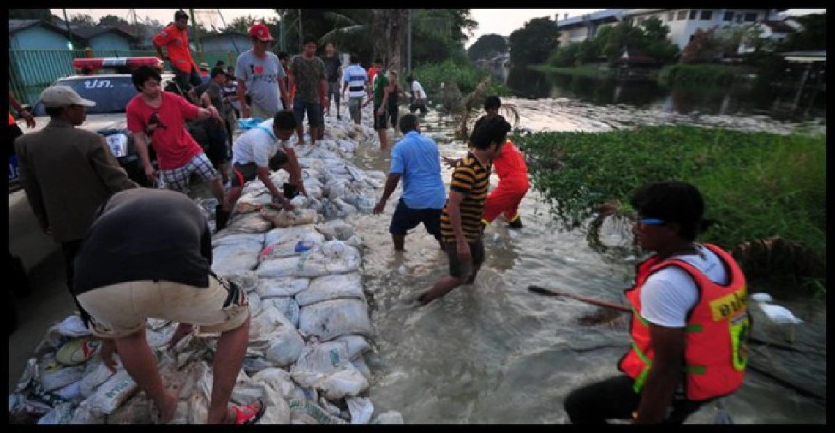 ตร.เร่งล่ามือปาประทัดยักษ์คลองหกวา ตร.เร่งล่ามือปาประทัดยักษ์คลองหกวา