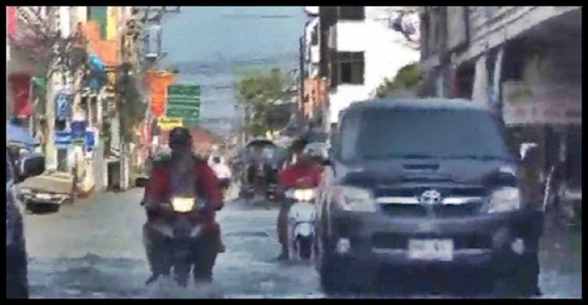 อยุธยาตลาดบ้านแพนน้ำยังท่วม อยุธยาตลาดบ้านแพนน้ำยังท่วม