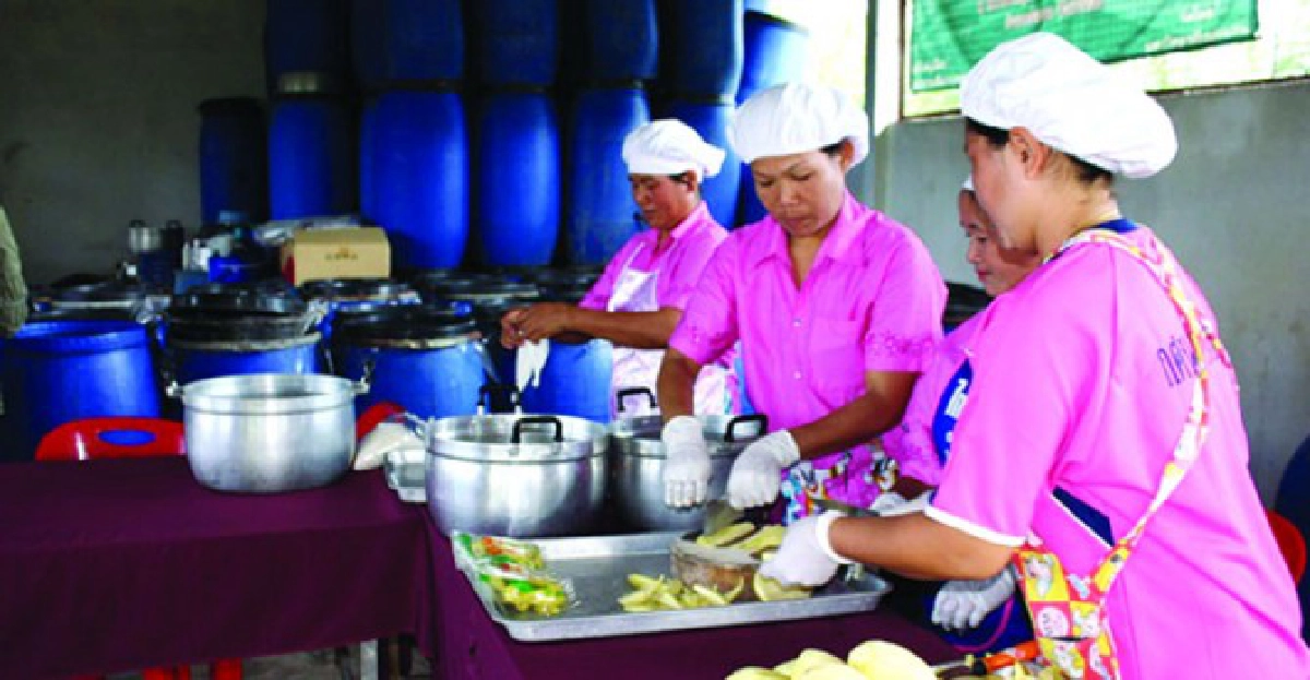 ผลิตมะม่วงแช่อิ่มป้อนตลาด 