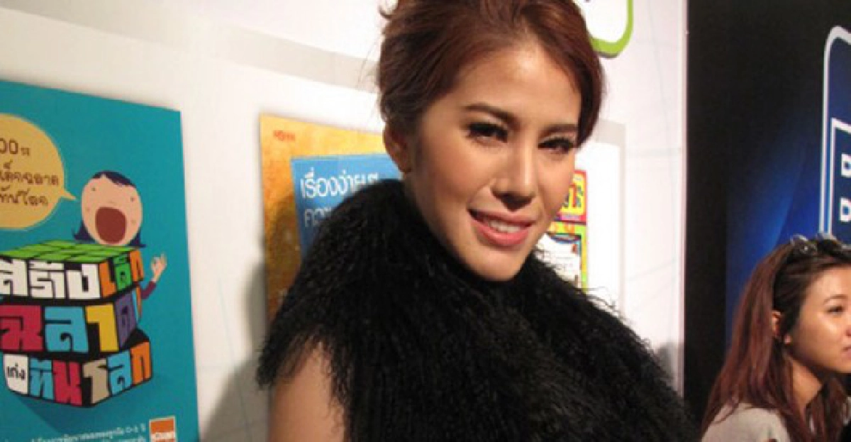 เมินหน้ากระแสเซ็กซี่เกรดต่ำ'เมเปิ้ล'เดินหน้าถ่ายหวิว 

