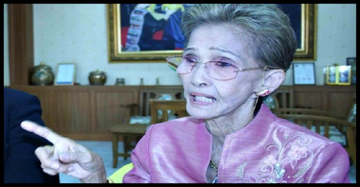 'แม่ผ่องศรี'ชู'ในหลวง'ต้นแบบสู้วิกฤติน้ำท่วม
'แม่ผ่องศรี'ชู'ในหลวง'ต้นแบบสู้วิกฤติน้ำท่วม