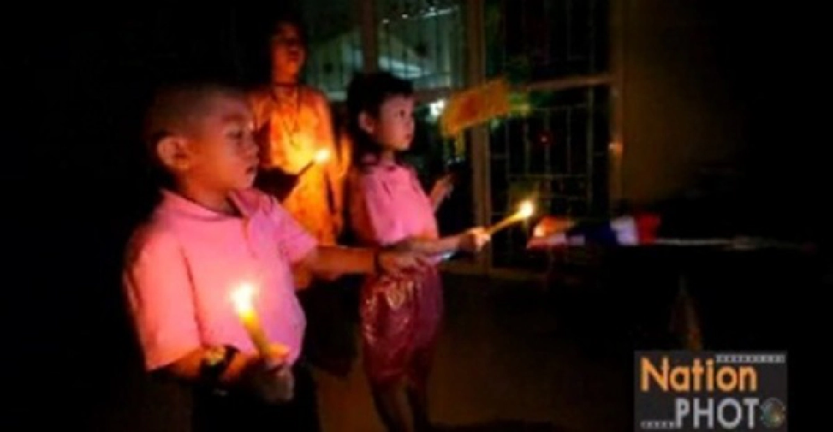 คลิปเด็กๆจุดเทียนชัยถวายพระพร