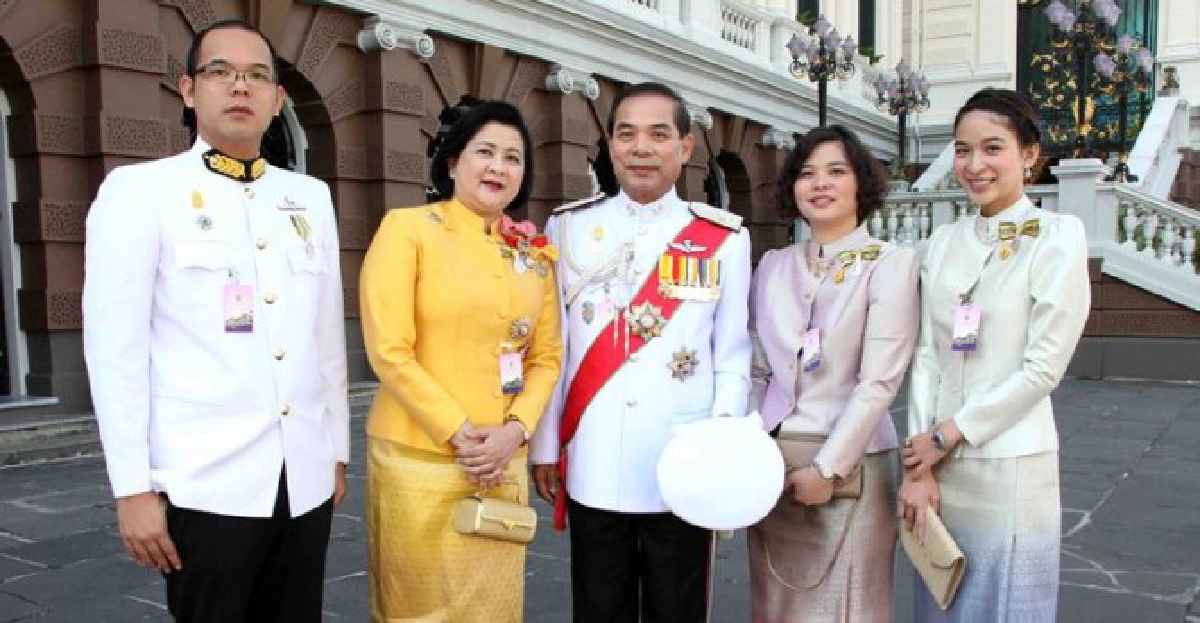 พสกนิกรทุกหมู่เหล่าพร้อมใจถวายพระพร