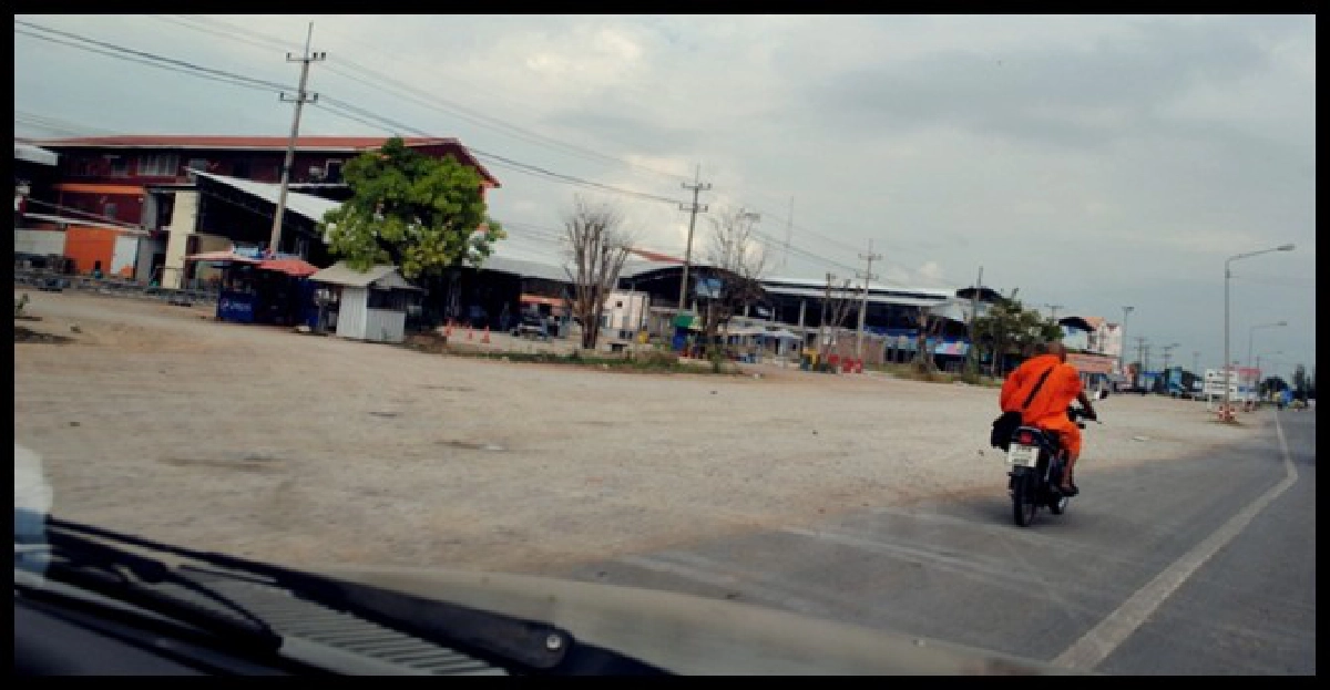 ฉาว!พระบิดจยย.ซิ่งไม่แคร์สายตาชาวบ้าน
