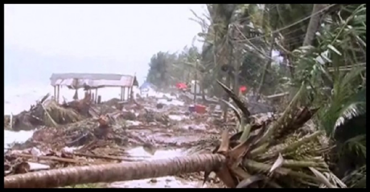 ตะลุมพุกเจอคลื่นถล่มหมู่บ้านร้างอื้อ
ตะลุมพุกเจอคลื่นถล่มหมู่บ้านร้างอื้อ