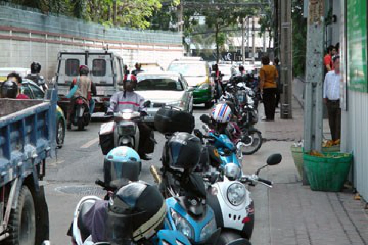 เดินบนถนน เดินบนถนน