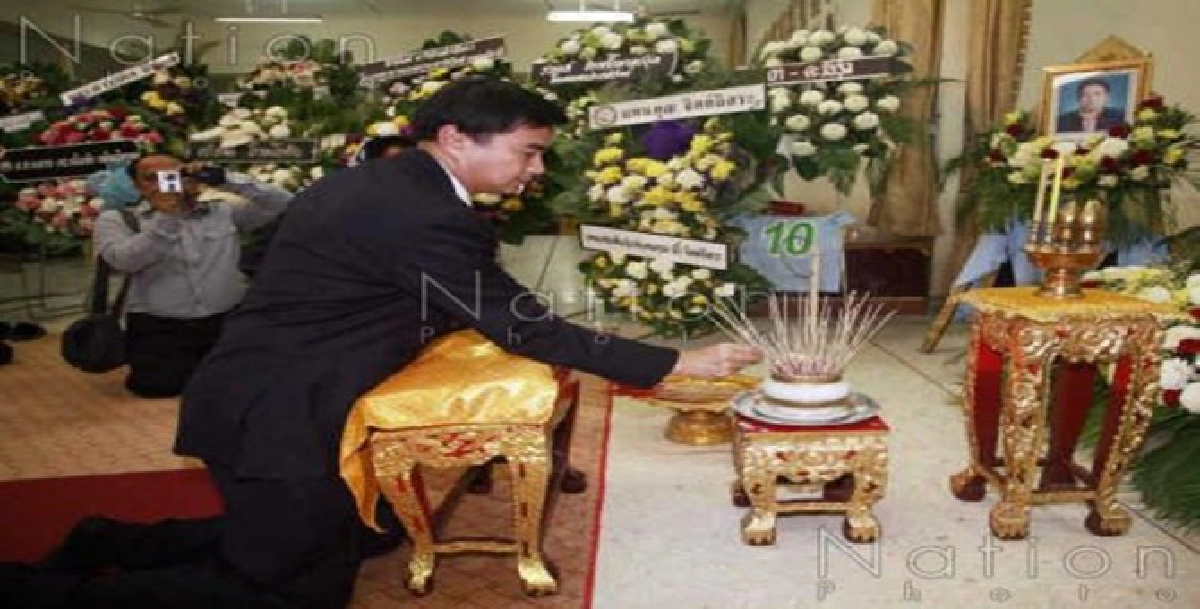 "อภิสิทธิ์-กรณ์"ร่วมงานศพ"ชุติเดช"หัวคะแนน"อี้"