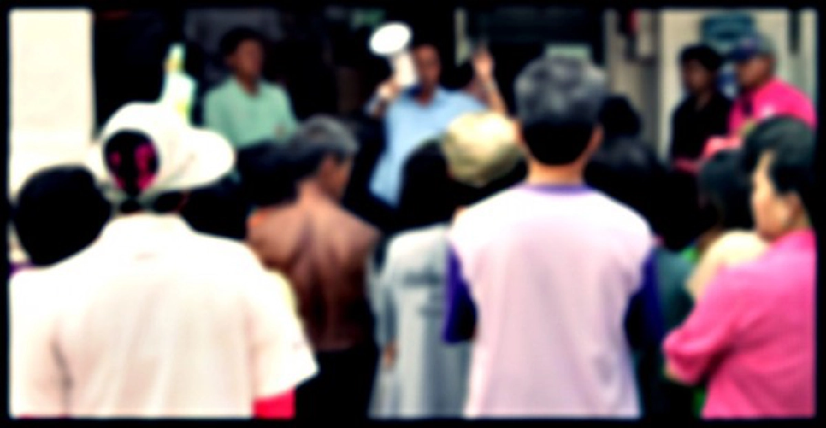 ชาวหมู่บ้านรัตนโกสินทร์200ปีแห่ปิดถนน