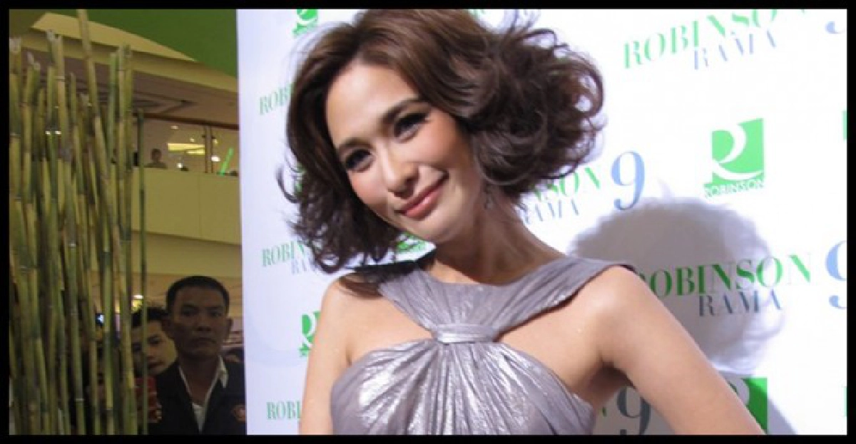 'พลอย'เปรยยังไม่คิดแต่ง'ต้าร์'
'พลอย'เปรยยังไม่คิดแต่ง'ต้าร์'