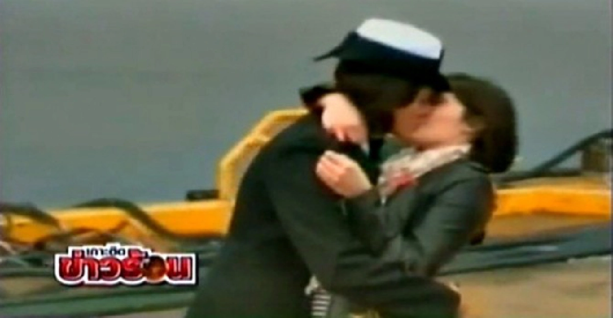 จูบแรก!ทหารเลสเบี้ยน