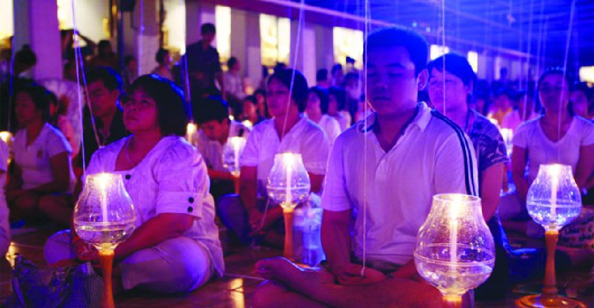 เคานท์ดาวน์วิถีพุทธ เข้าวัดสวดมนต์ข้ามปี เคานท์ดาวน์วิถีพุทธ เข้าวัดสวดมนต์ข้ามปี