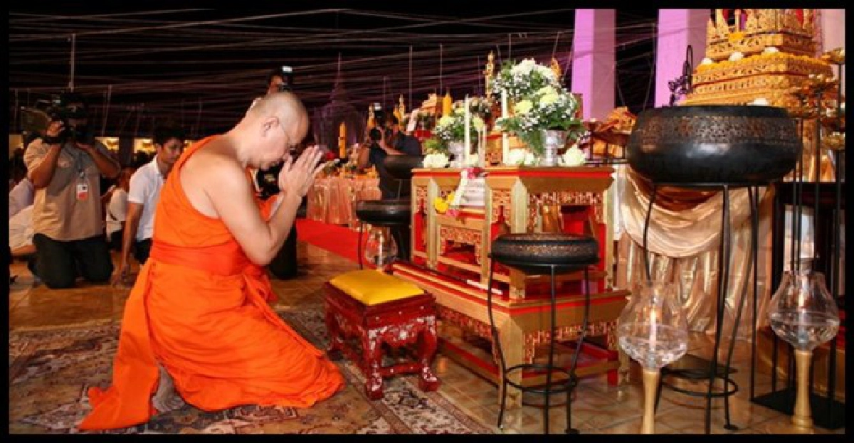 คึกคักปชช.แห่ร่วมพิธีสวดมนต์ข้ามปี คึกคักปชช.แห่ร่วมพิธีสวดมนต์ข้ามปี