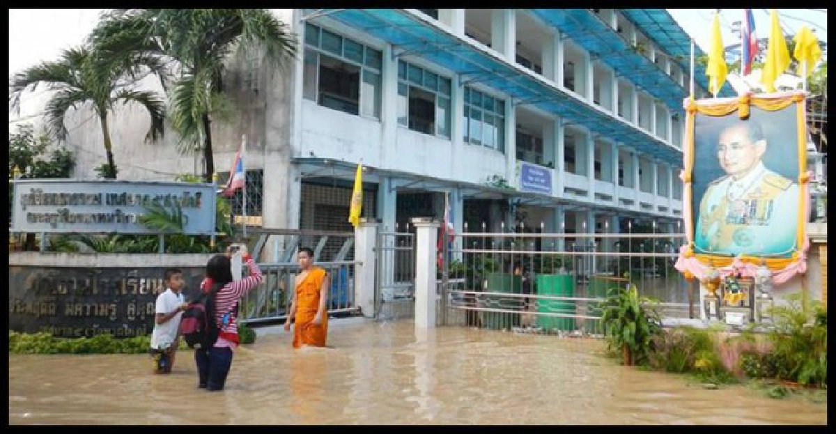 น้ำเอ่อล้นตลิ่งท่วมหาดใหญ่ใน
น้ำเอ่อล้นตลิ่งท่วมหาดใหญ่ใน