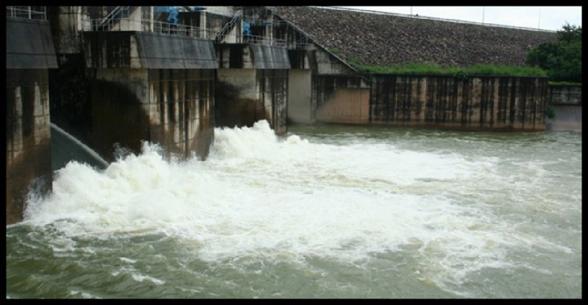 อีสานคลื่นแรงซัดเรือล่มเด็กจมหาย2
อีสานคลื่นแรงซัดเรือล่มเด็กจมหาย2
