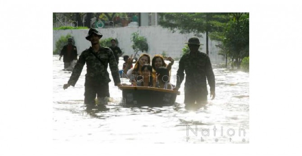 'วีรบุรุษ' น้ำท่วม 
จาก กทม. ถึงใต้ 