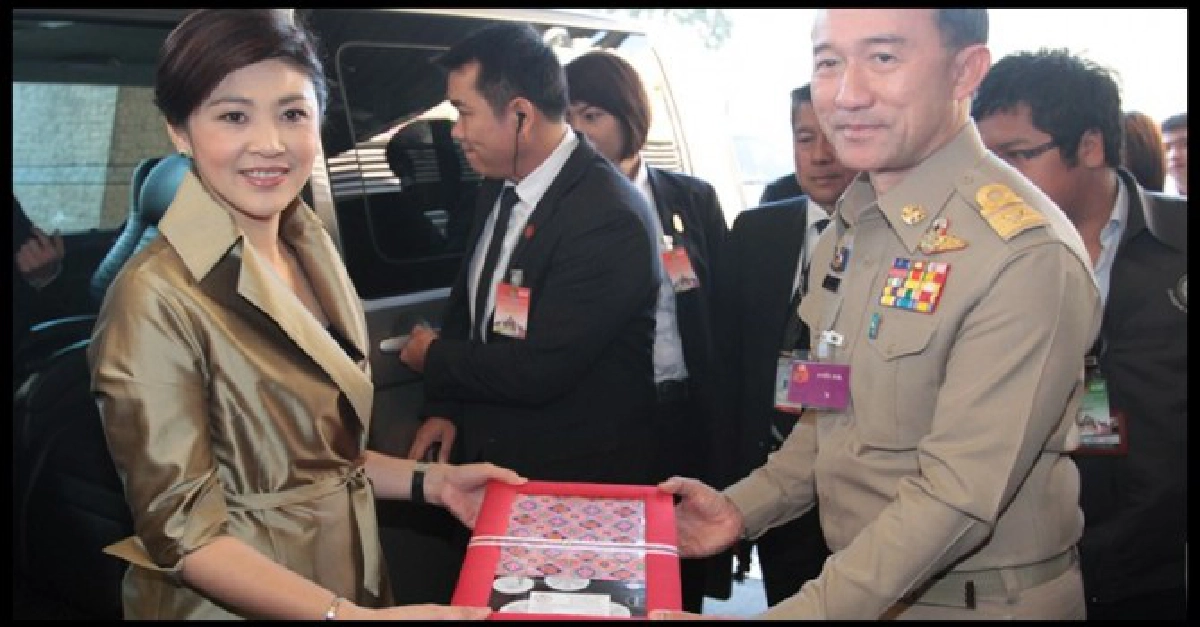 'ยิ่งลักษณ์'สั่งสำนักงบจัดเงินเยียวยาน้ำท่วม 'ยิ่งลักษณ์'สั่งสำนักงบจัดเงินเยียวยาน้ำท่วม