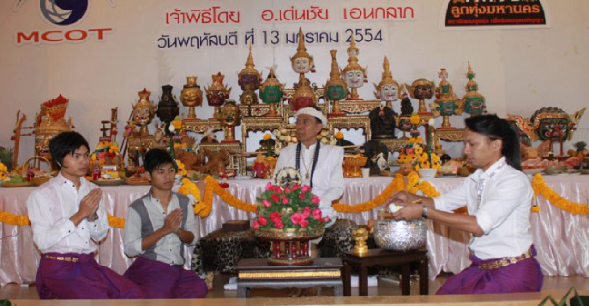 ลูกทุ่งมหานครเตรียมจัดครอบครู
ลูกทุ่งมหานครเตรียมจัดครอบครู