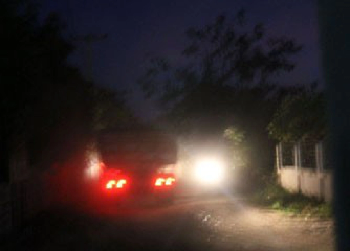 ถนนพัง - ฝุ่นตลบ ถนนพัง - ฝุ่นตลบ