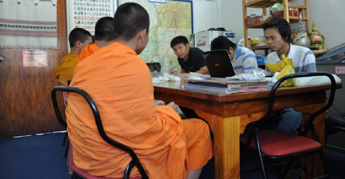 ปส.รวบพระ-เณรเสพยาบ้าคากุฏิ ปส.รวบพระ-เณรเสพยาบ้าคากุฏิ