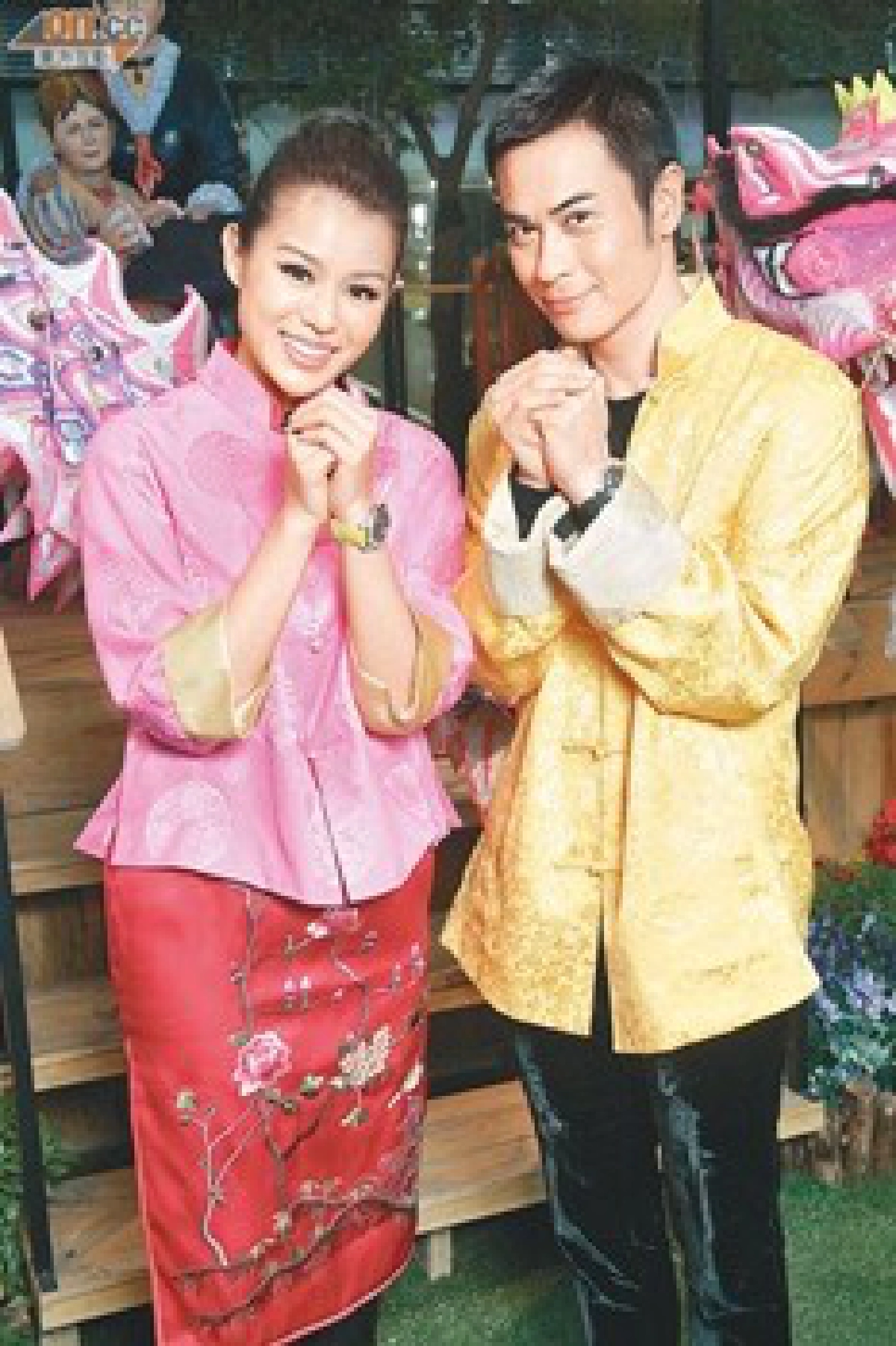 'ราชา-ราชินีจอแก้วคู่ขวัญทีวีบีในปีมังกรทอง
'ราชา-ราชินีจอแก้วคู่ขวัญทีวีบีในปีมังกรทอง