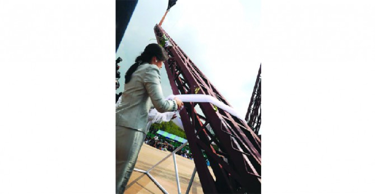 หัวใจไทย : ยกเสาพระเมรุ หัวใจไทย : ยกเสาพระเมรุ