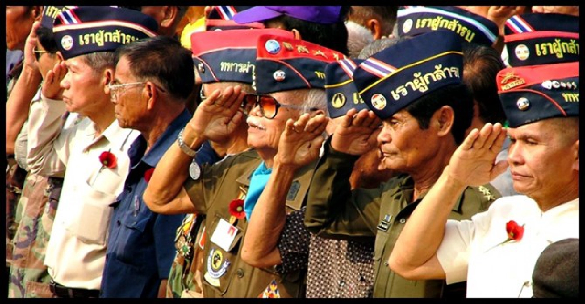 'ในหลวง'โปรดเกล้าฯวางพวงมาลาวันทหารผ่านศึก 'ในหลวง'โปรดเกล้าฯวางพวงมาลาวันทหารผ่านศึก