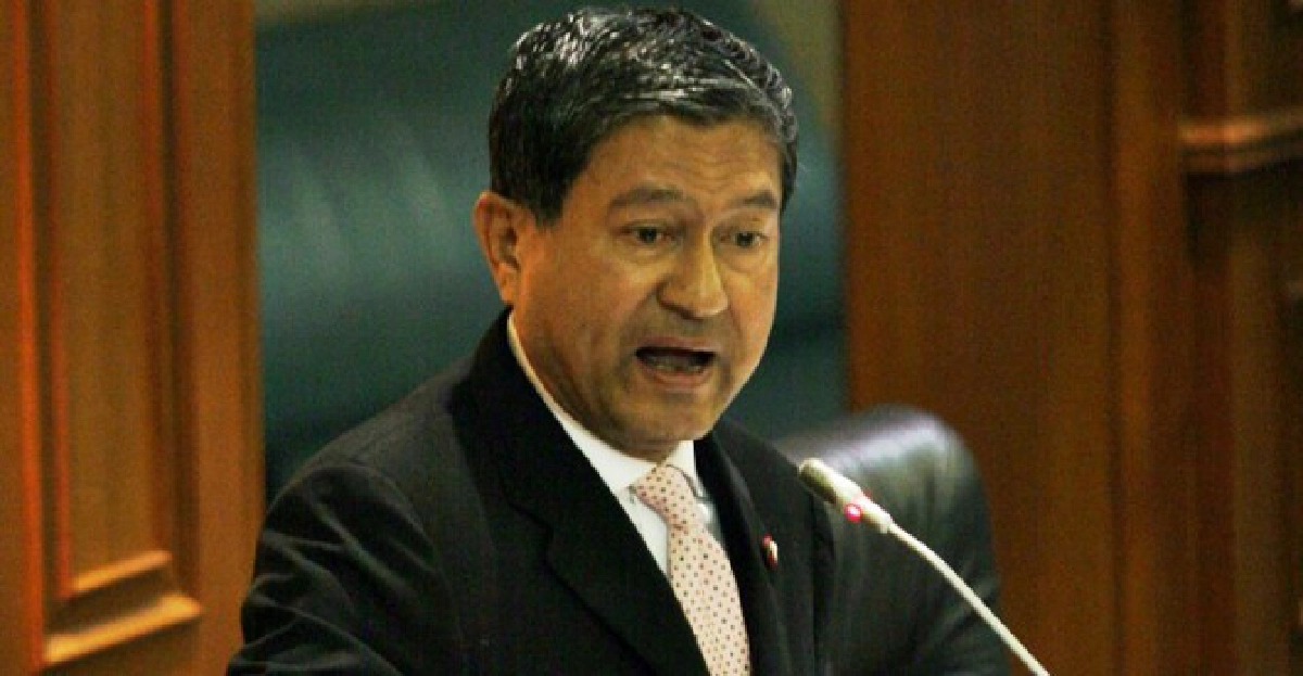 'เฉลิม'ยันไม่คิดแก้รธน.หมวดกษัตริย์ 'เฉลิม'ยันไม่คิดแก้รธน.หมวดกษัตริย์