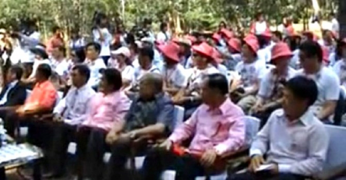 34คู่รักเดินทางร่วมวิวาห์ใต้สมุทรตรัง 34คู่รักเดินทางร่วมวิวาห์ใต้สมุทรตรัง