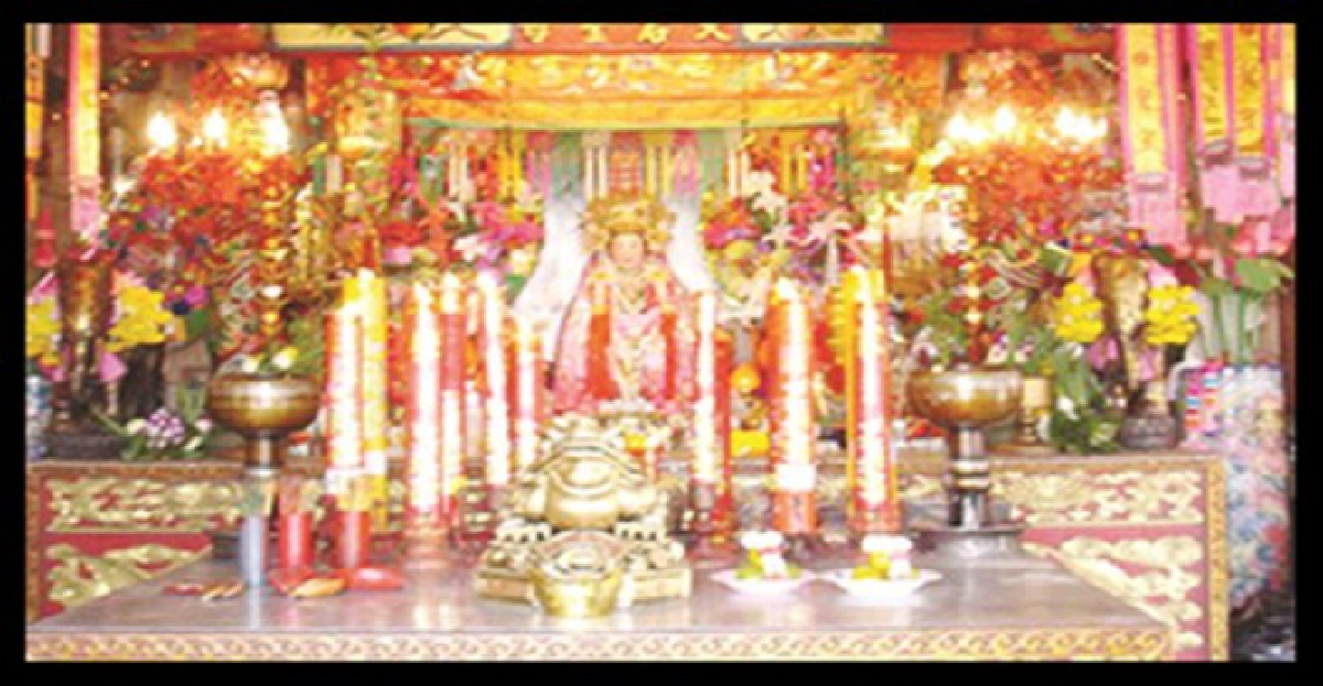 ขอรักให้สมหวังกับ..."เจ้าแม่สามมุข" ขอรักให้สมหวังกับ..."เจ้าแม่สามมุข"