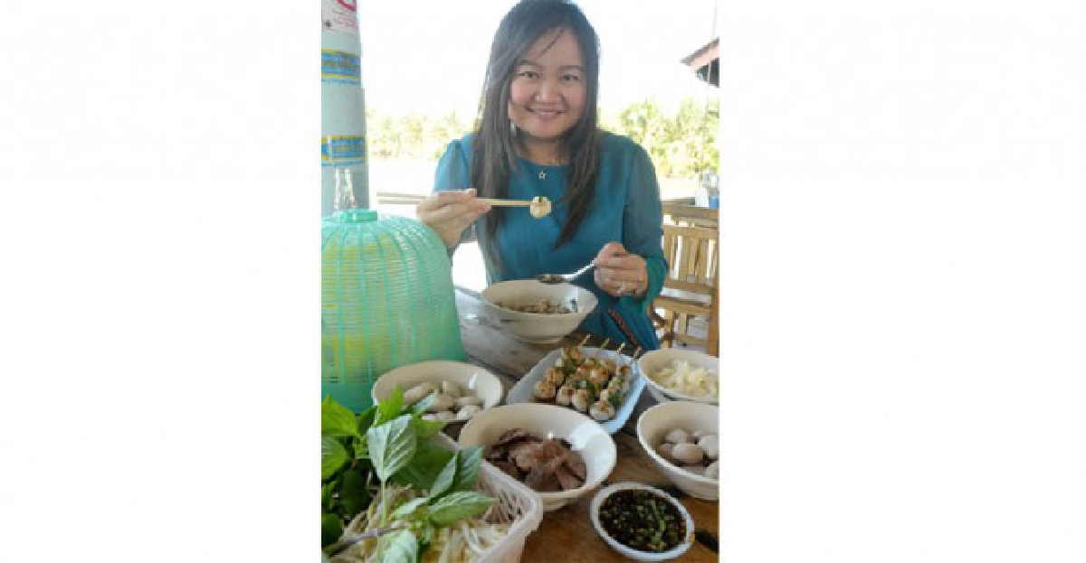 ตาม'ตุ๊ก'อุษณีย์ ไปยกพลขึ้นบกก๋วยเตี๋ยวเรือ ตาม'ตุ๊ก'อุษณีย์ ไปยกพลขึ้นบกก๋วยเตี๋ยวเรือ