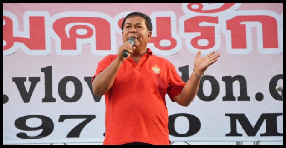 ขวัญชัยเกณฑ์แดงอีสานให้กำลังใจปู
ขวัญชัยเกณฑ์แดงอีสานให้กำลังใจปู