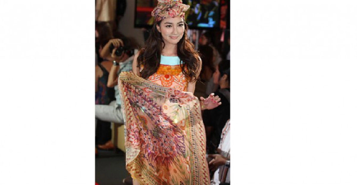 'ผ้าพันคอ' ถ่ายทอดความ 'ผูกพัน' 'ผ้าพันคอ' ถ่ายทอดความ 'ผูกพัน'
