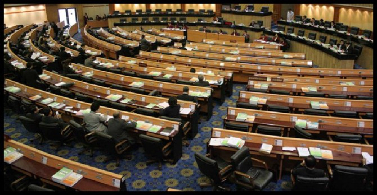 กลุ่มหนุน-ต้านแก้รธน.รวมตัวชุมนุมหน้าสภา กลุ่มหนุน-ต้านแก้รธน.รวมตัวชุมนุมหน้าสภา