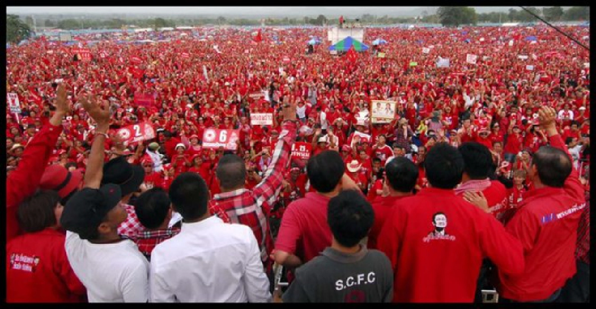 แดงรวมพลเกมแก้รธน.บี้อำนาจนอกระบบ แดงรวมพลเกมแก้รธน.บี้อำนาจนอกระบบ