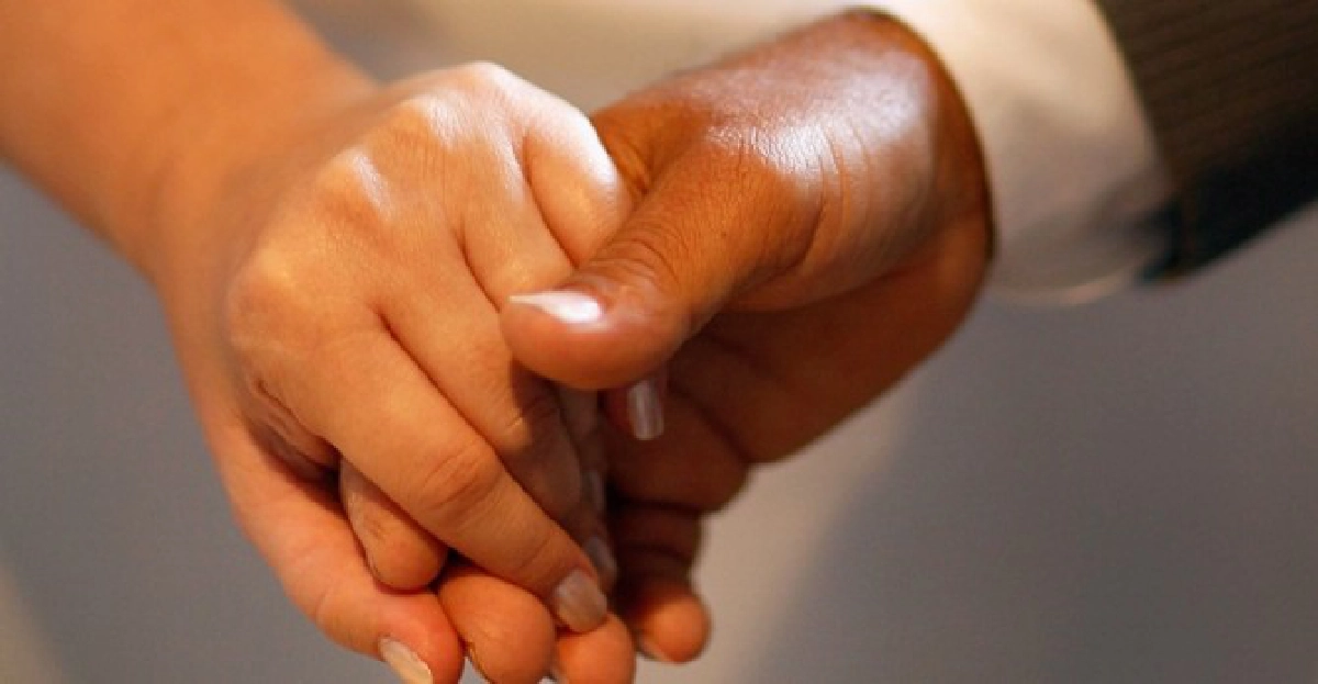 รักแบบไหนไม่ให้(ใคร)เจ็บตัว รักแบบไหนไม่ให้(ใคร)เจ็บตัว