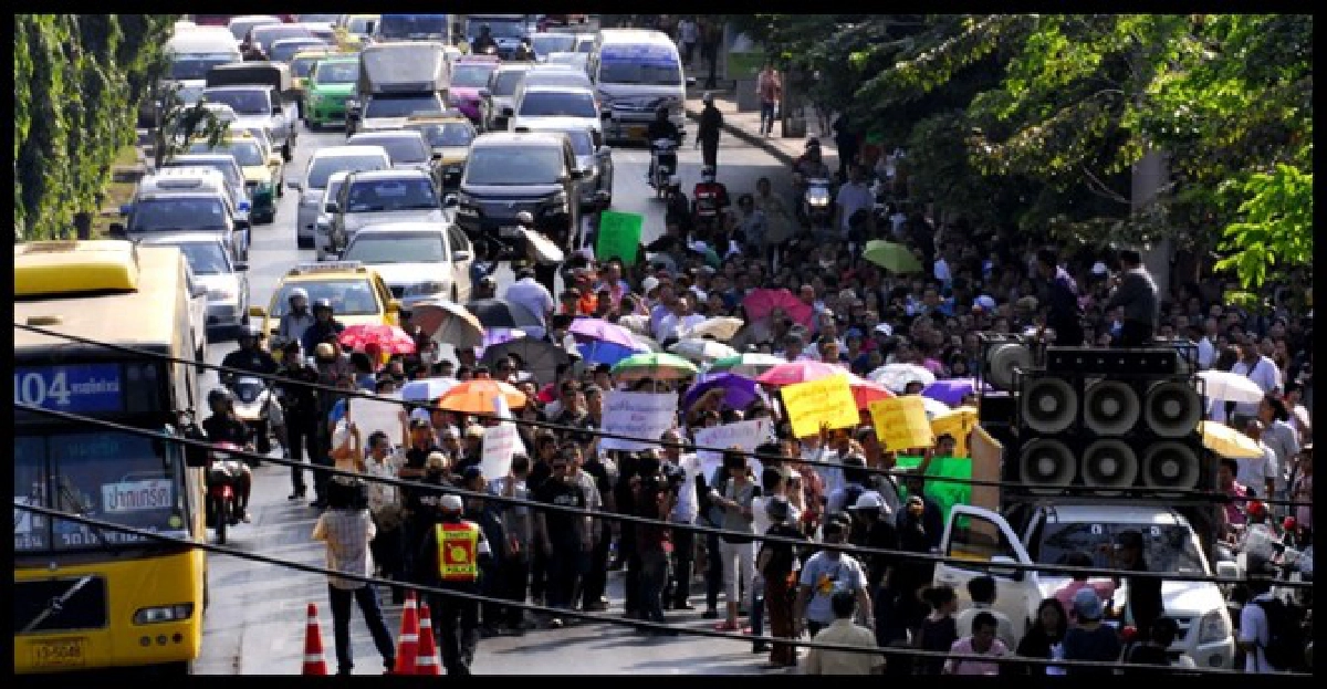 'ผู้ค้าจตุจักร'ฮือปิดถ.พหลฯแล้ว 'ผู้ค้าจตุจักร'ฮือปิดถ.พหลฯแล้ว
